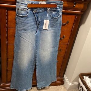 Wide leg Risen jeans